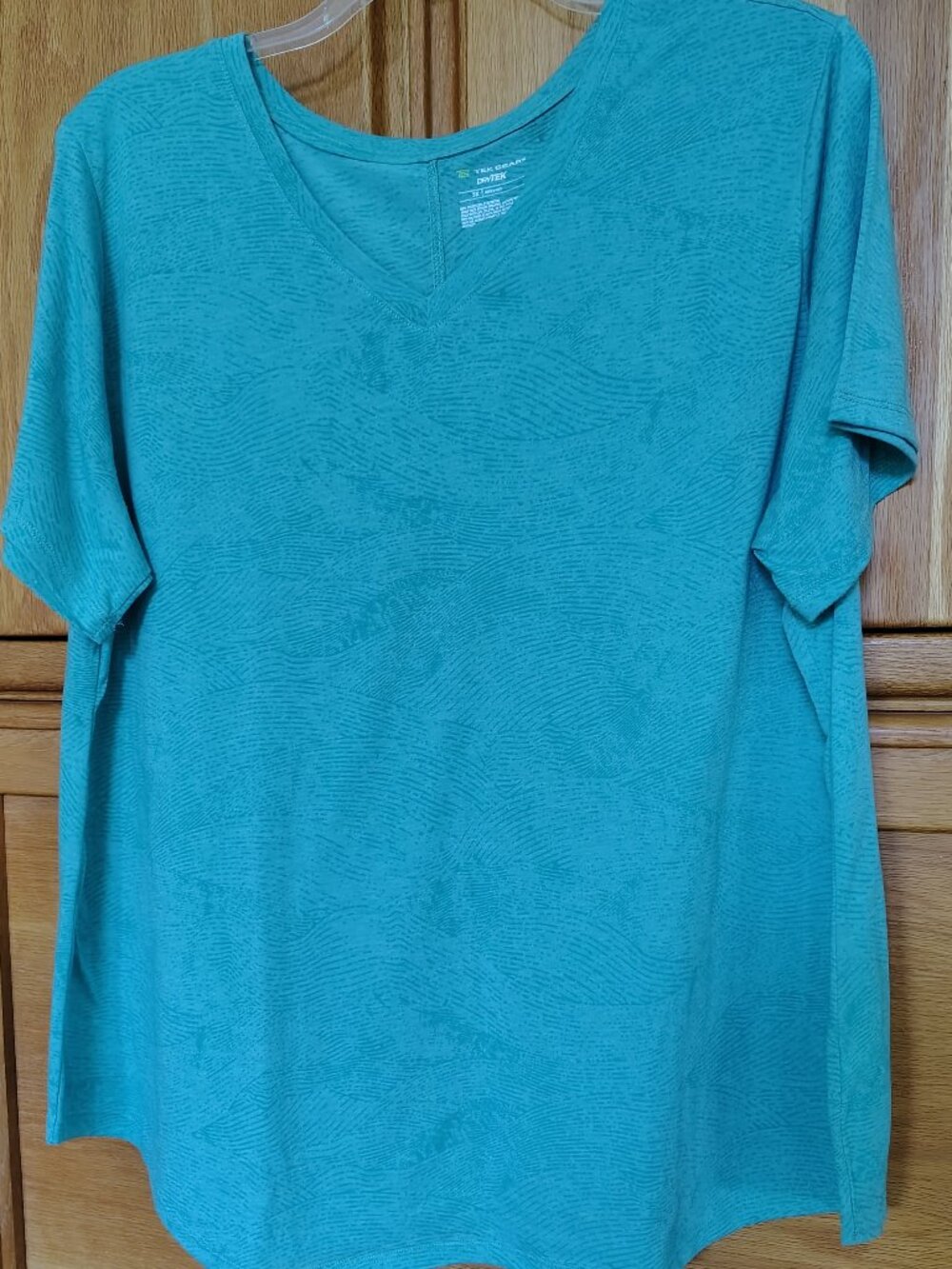 TEK GEAR AQUA SHORT SLEEVED V NECK T SHIRT IN WOMEN'S PLUS SIZE 3X